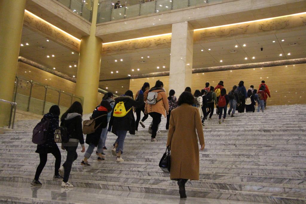 步入山东省博物馆